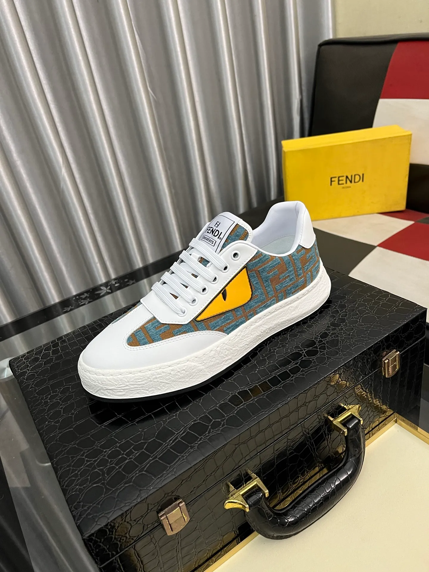 Men's shoes 💰420⌚️⌚️FENDI "Fendi" P480 Regular size: 38-44 (casual shoes) Product materials: Selected cowhide upper, soft sheepskin lining; original outsole. 4️⃣colors available